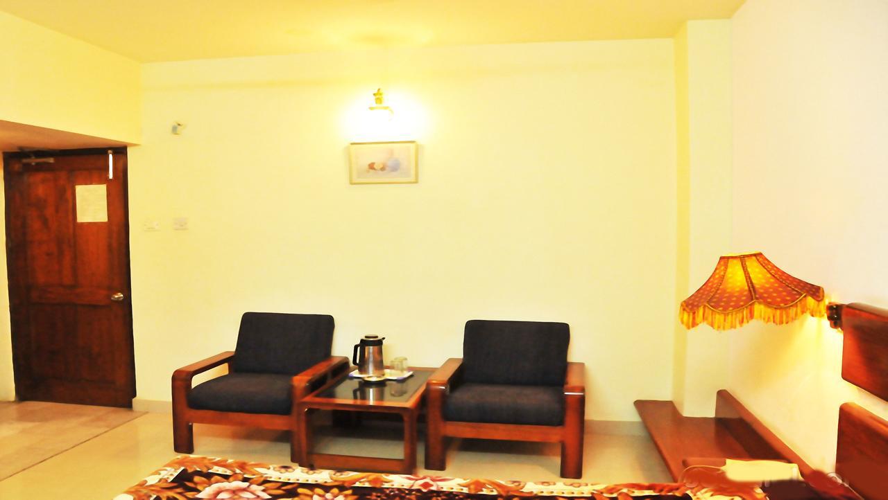 Balajee Palace Hotel Hyderabad Exterior photo