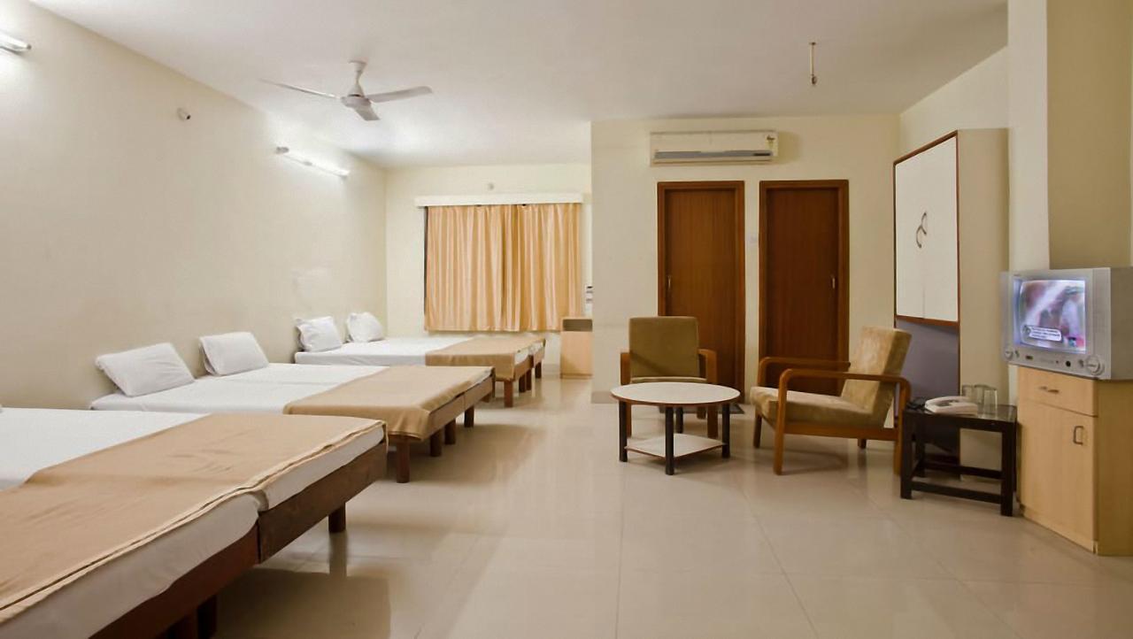Balajee Palace Hotel Hyderabad Exterior photo
