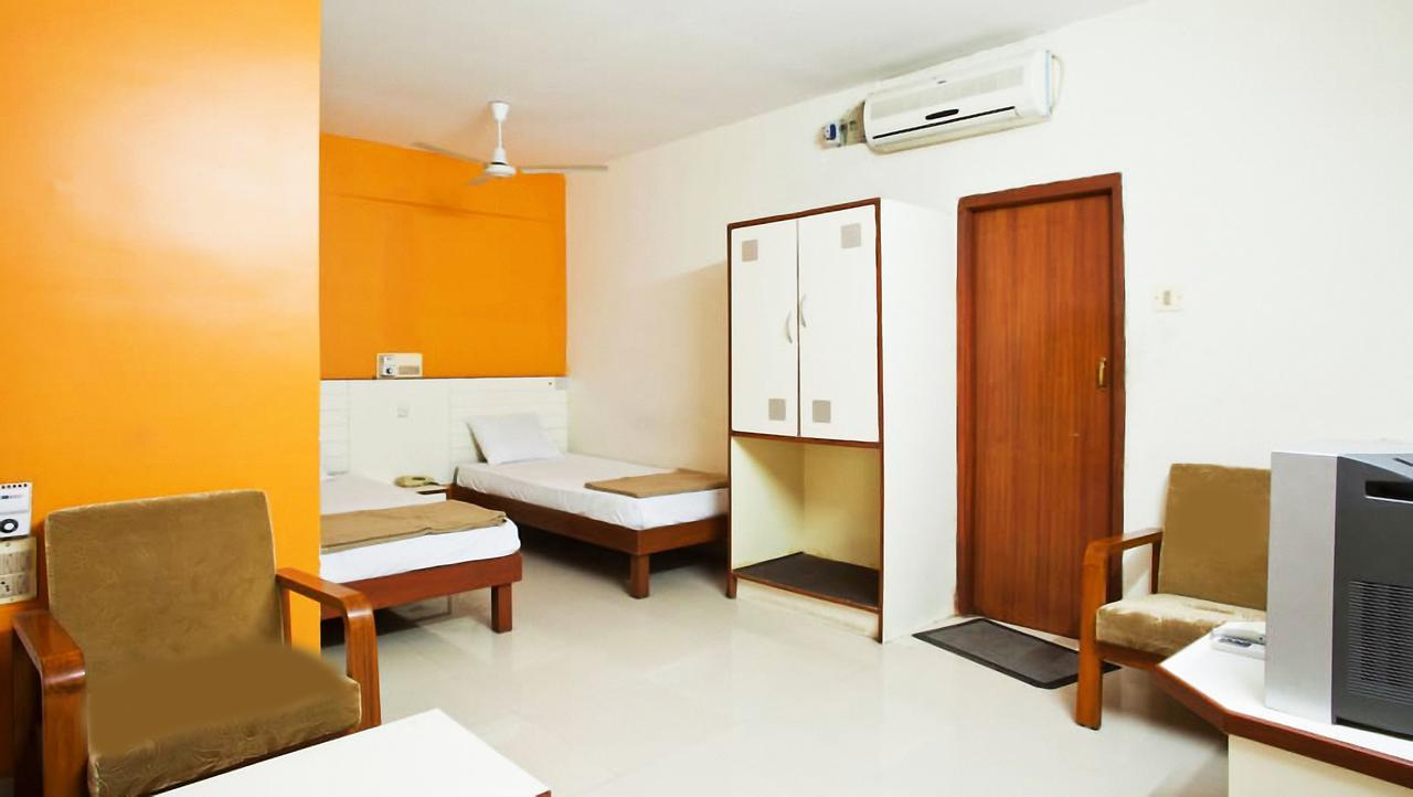 Balajee Palace Hotel Hyderabad Exterior photo