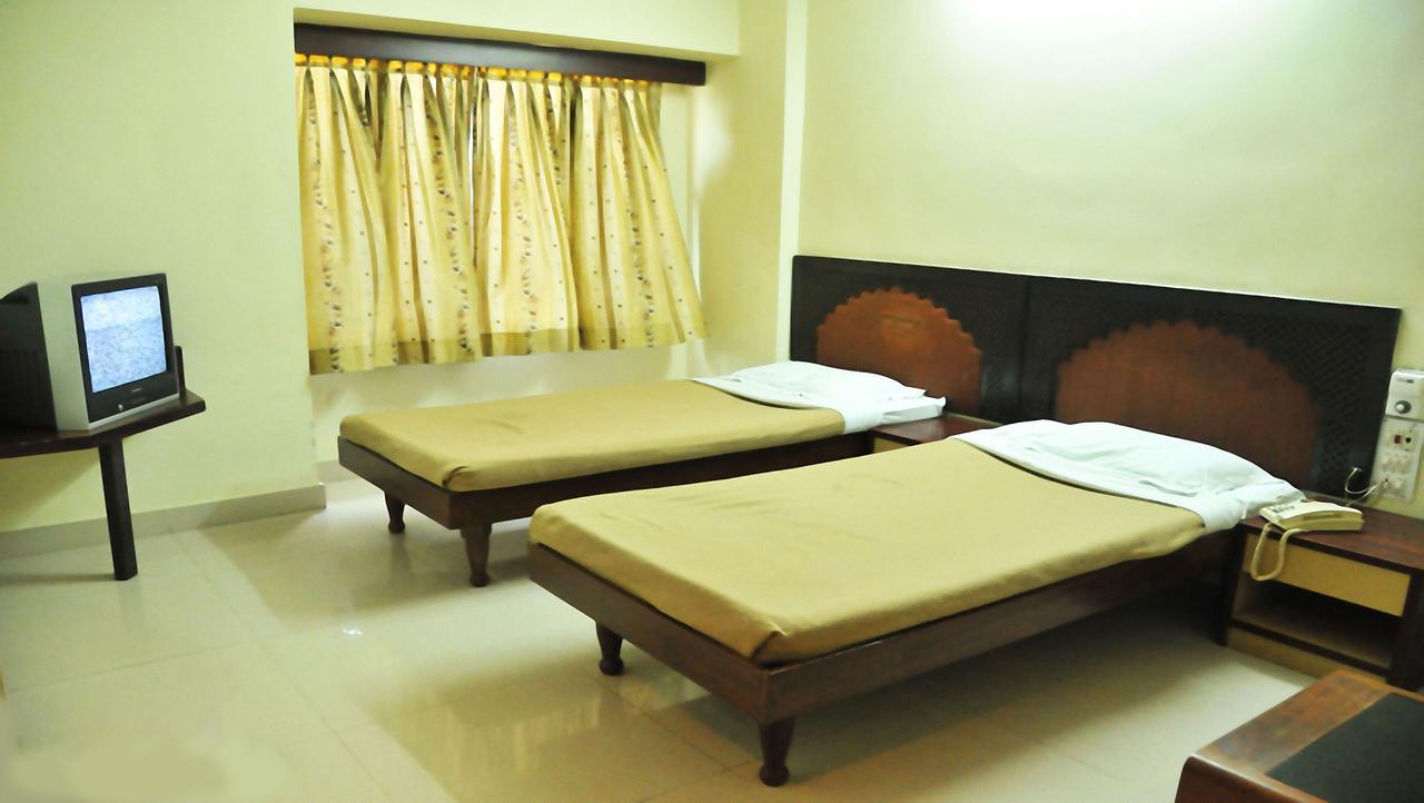 Balajee Palace Hotel Hyderabad Exterior photo