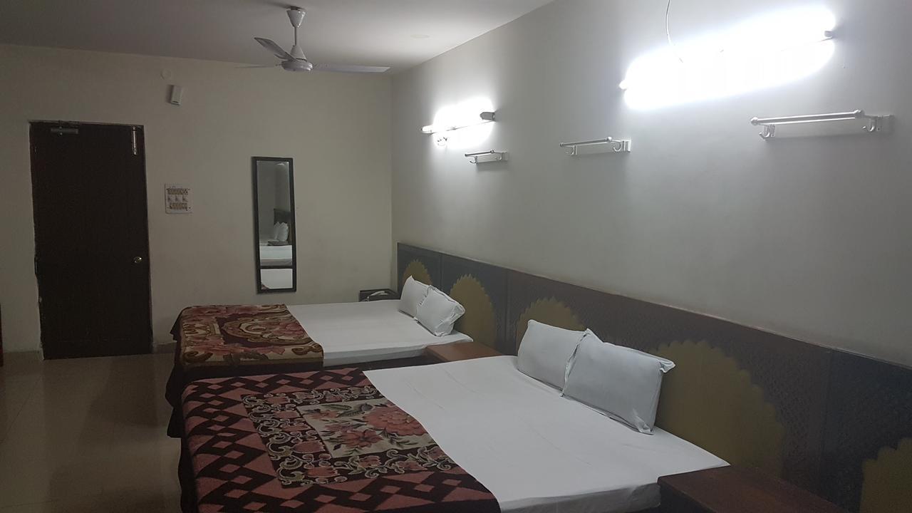 Balajee Palace Hotel Hyderabad Exterior photo